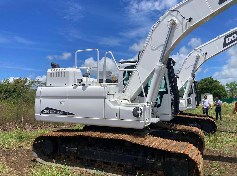 MADIMAT customises DX225SLR-7 excavators for removing toxic algae from Martinique coastline